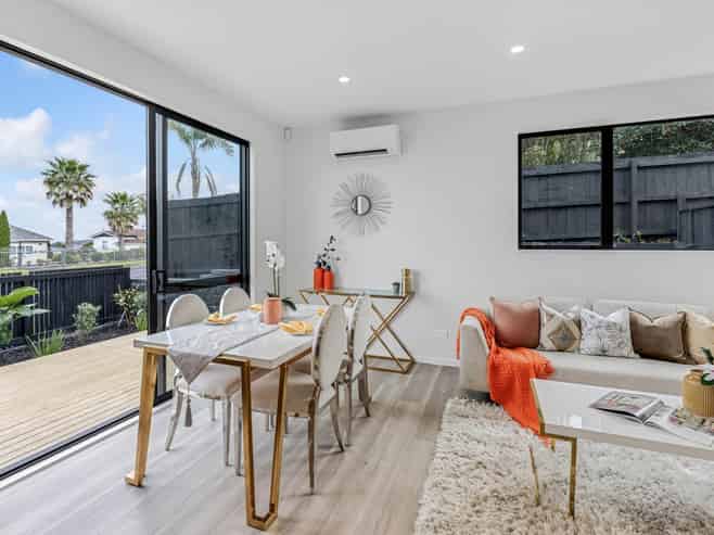 2/24 Great South Road, Manurewa