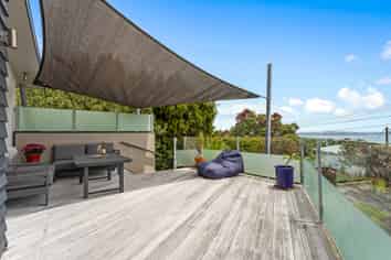 33 Totara Road, Stanmore Bay