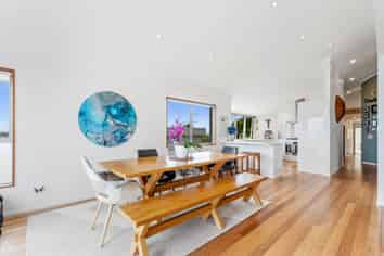 33 Totara Road, Stanmore Bay