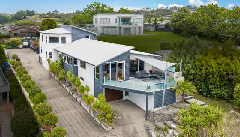 33 Totara Road, Stanmore Bay