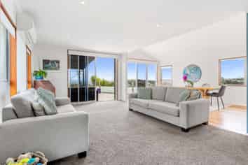 33 Totara Road, Stanmore Bay