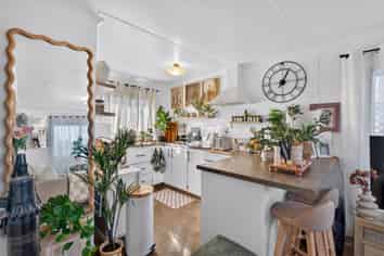1, 2, 4/98 Tait Drive, Greenmeadows