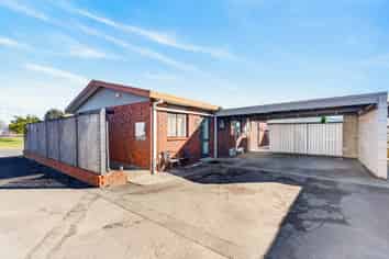 1, 2, 4/98 Tait Drive, Greenmeadows