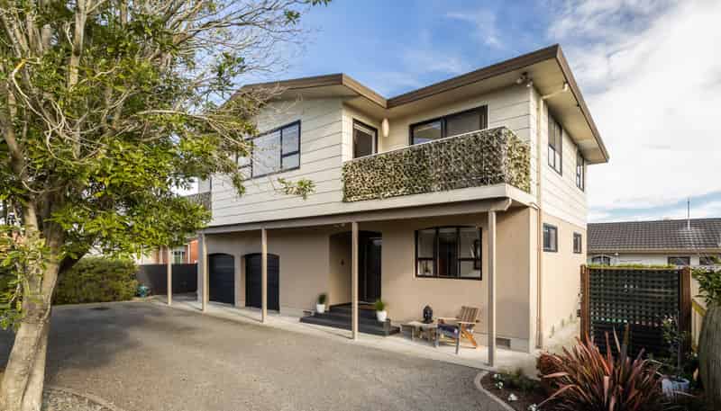 901A Dufferin Street, Akina