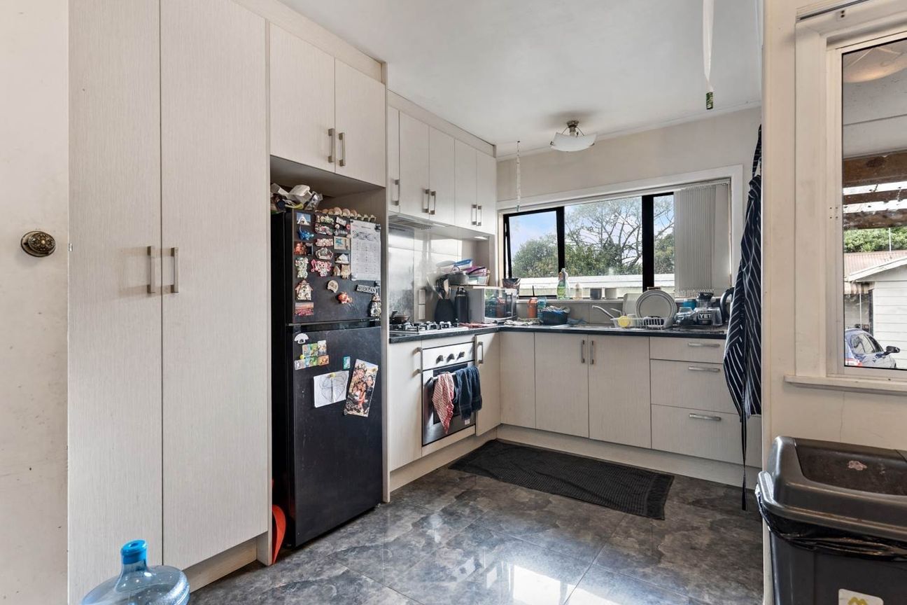 Family Home with Excellent Parking & School Zones - Widok 4