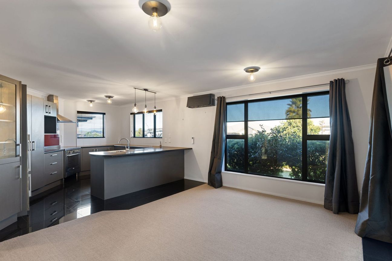House in Palmerston North, Kelvin Grove - View 2