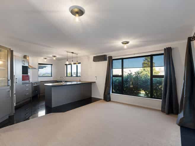 6 Galea Grove, KELVIN GROVE