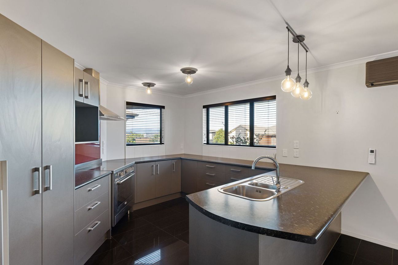 House in Palmerston North, Kelvin Grove - View 4
