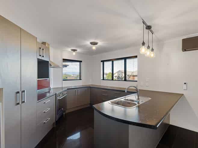 6 Galea Grove, KELVIN GROVE