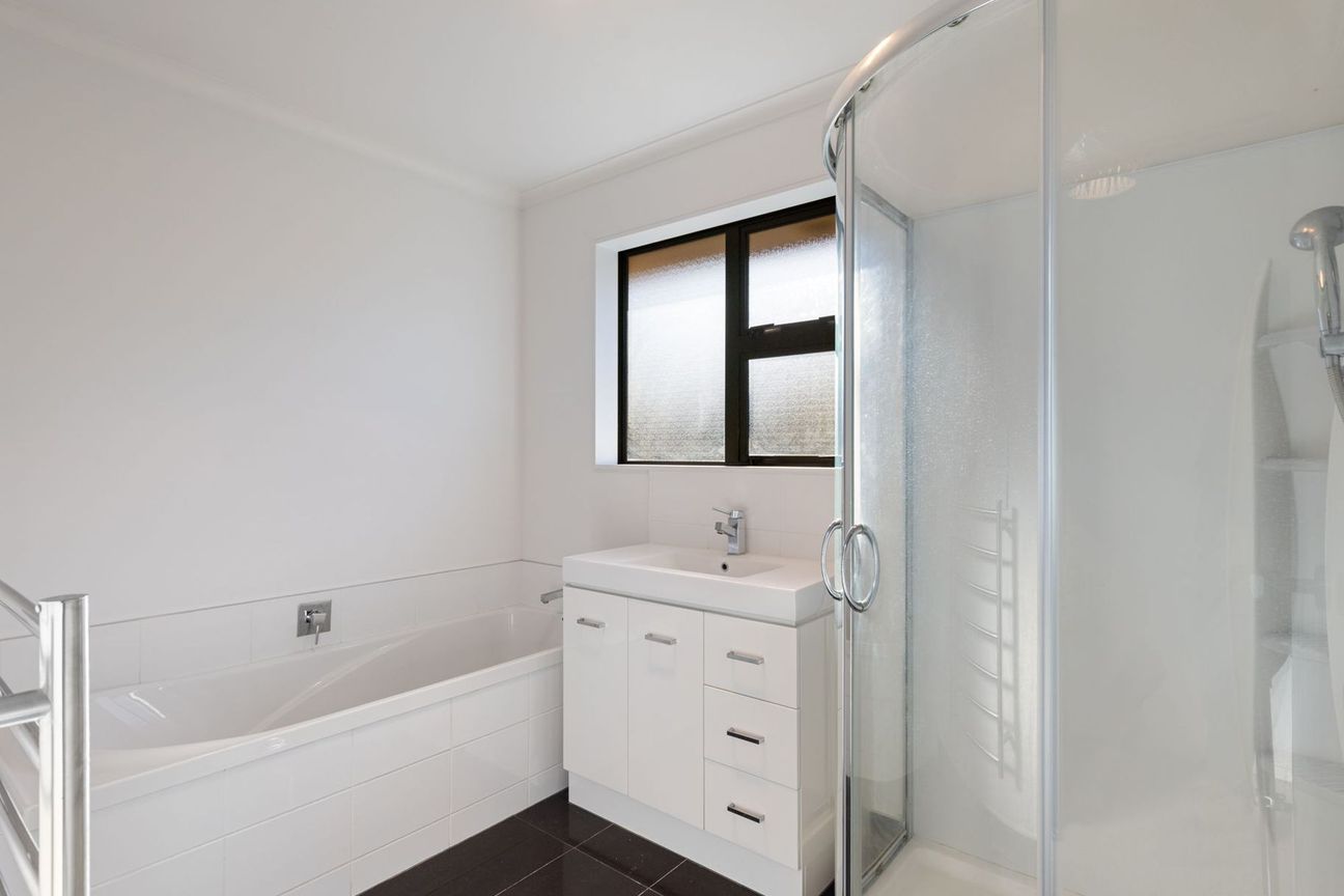 House in Palmerston North, Kelvin Grove - More