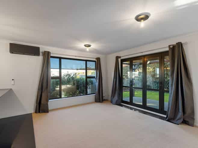 6 Galea Grove, KELVIN GROVE