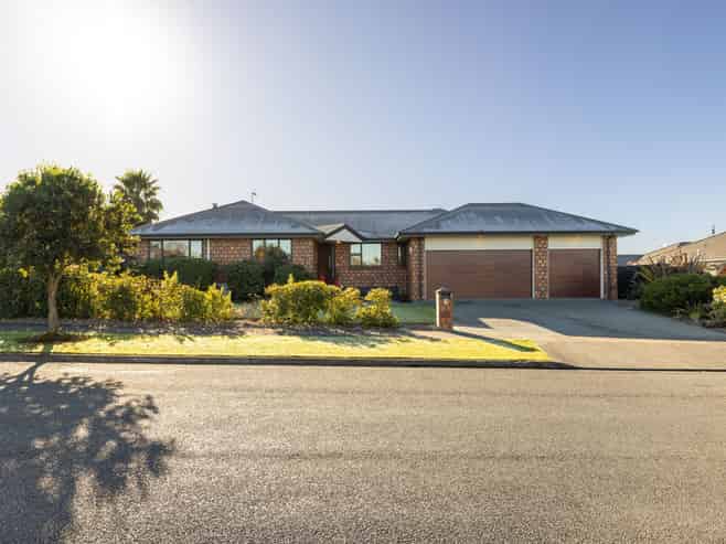 6 Galea Grove, KELVIN GROVE