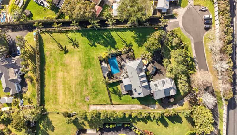 10 Chester Avenue, Greenhithe