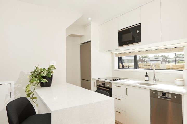 Modern TWO-Bedroom Townhouse in Prime Location - Vista 2