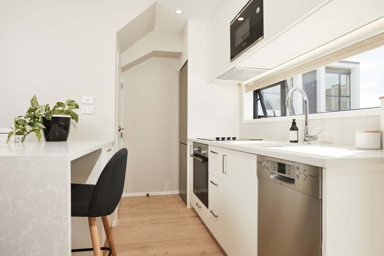 Modern TWO-Bedroom Townhouse in Prime Location - Vista 3