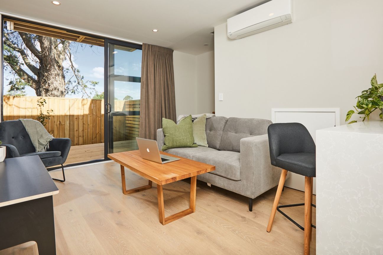 Modern TWO-Bedroom Townhouse in Prime Location - Vista 4