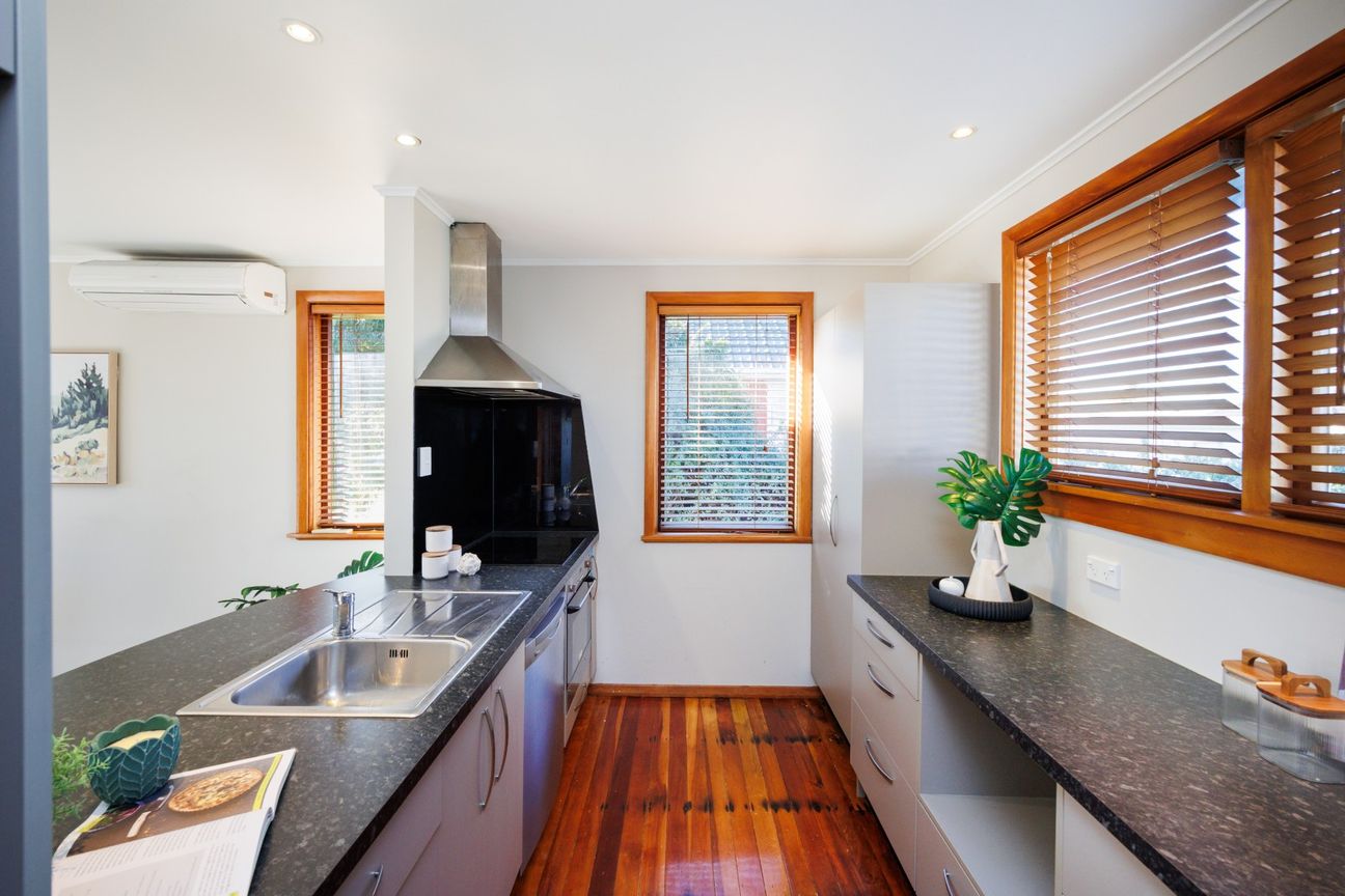 Tidy, Modern & Ready to Move In - Meer
