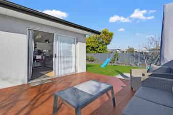 2/127 Parkers Road, Tahunanui