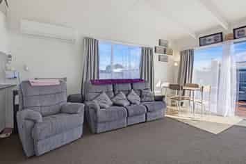 2/127 Parkers Road, Tahunanui