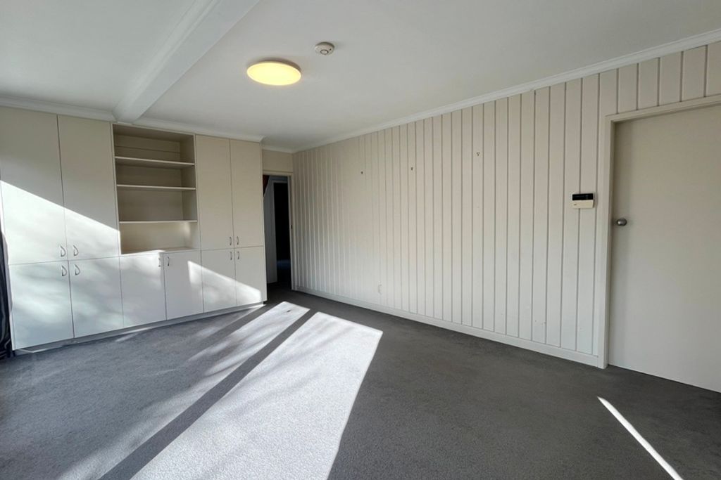 Sunny Family Home with Spacious Backyard - Aanzicht 6