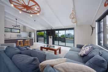 12 Moa Road, South Bay