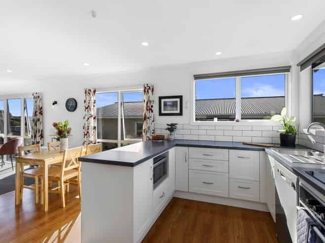 8 Tikati View, Titahi Bay