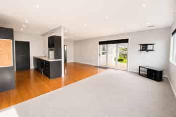 6 Clovelly Street, Brooklands
