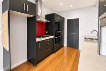 6 Clovelly Street, Brooklands