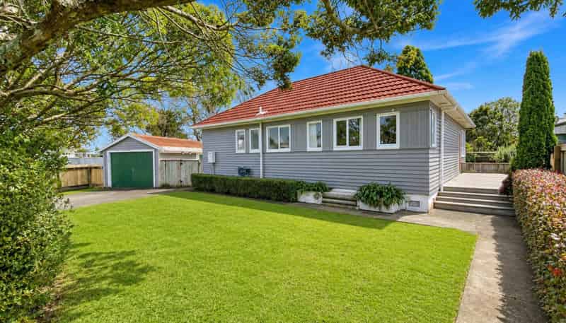6 Clovelly Street, Brooklands