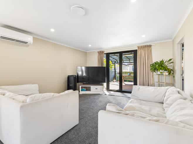 10 Cloonlyon Drive, Flat Bush