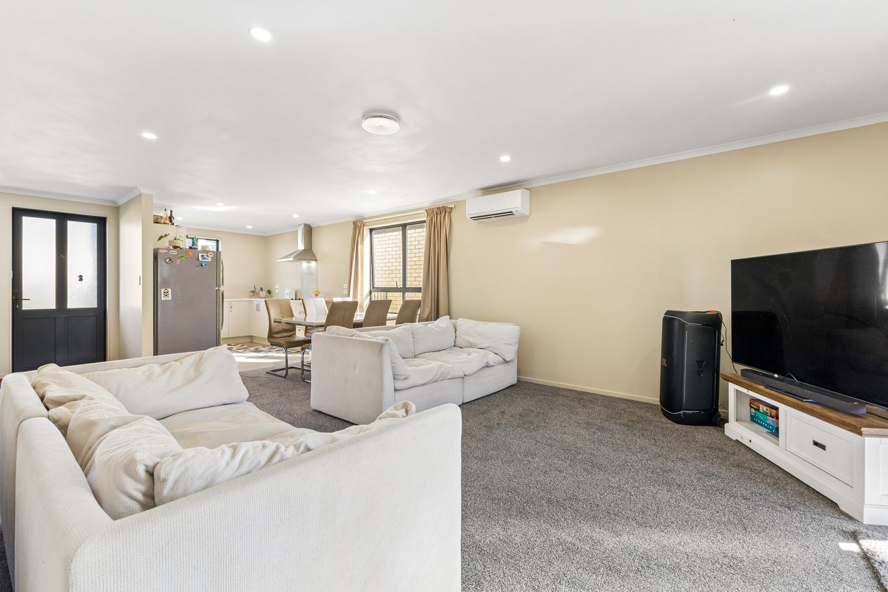 Just Bring the Furniture… We've Done the Rest! - Aanzicht 3