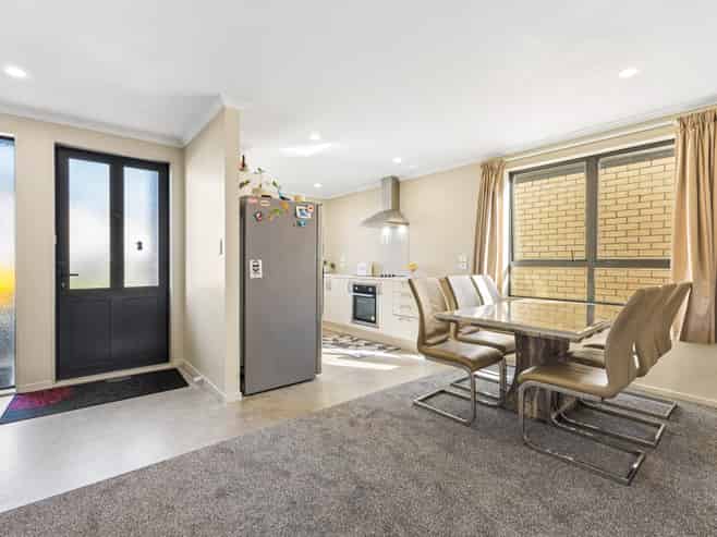 10 Cloonlyon Drive, Flat Bush