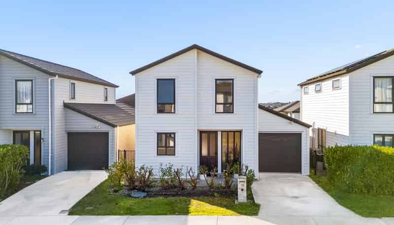 10 Cloonlyon Drive, Flat Bush