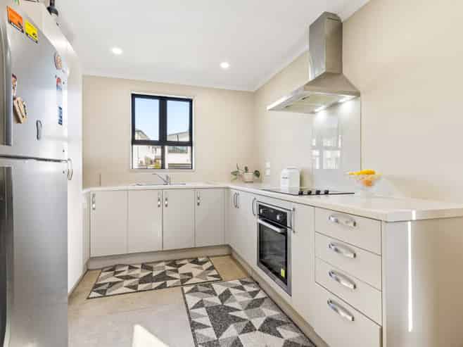 10 Cloonlyon Drive, Flat Bush
