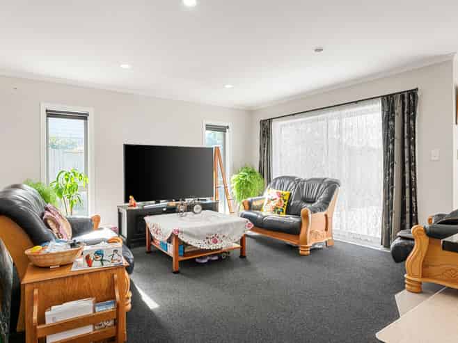 9A + 9B Foxbury Court, Rototuna North