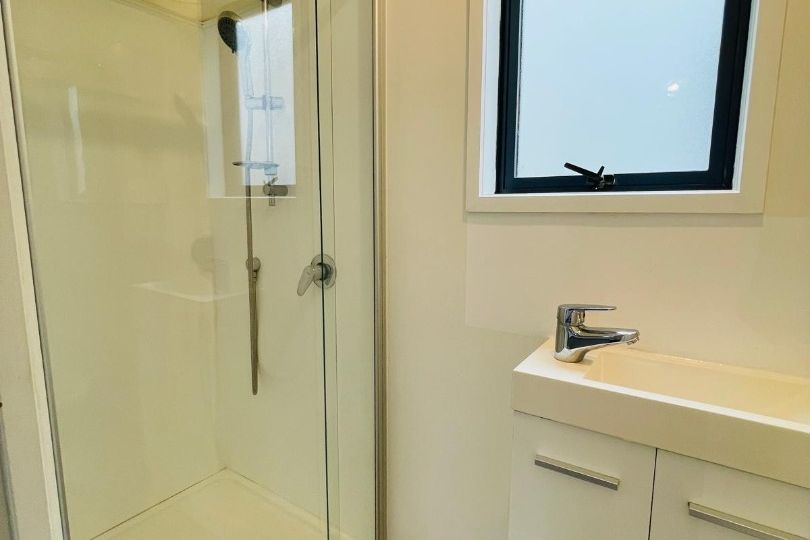 Versatile Sleepout – 2 Bedrooms + Kitchenette & Bathroom - Vista 5