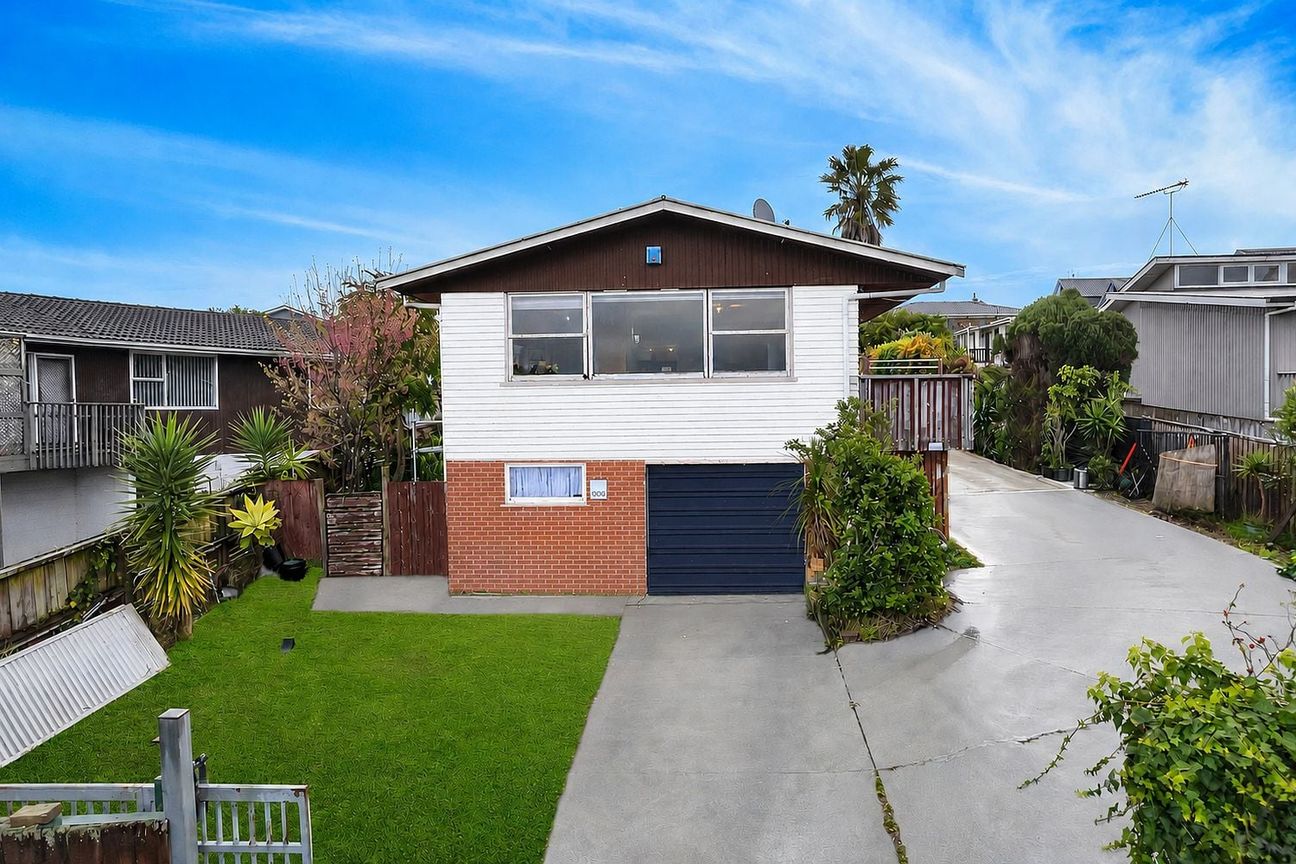 Newly Renovated 4BR Family Home | Move-In Ready - Aanzicht 2