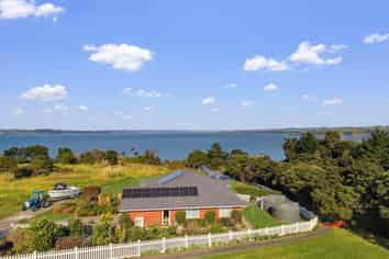 96 Omana Avenue Shelly Beach, Helensville