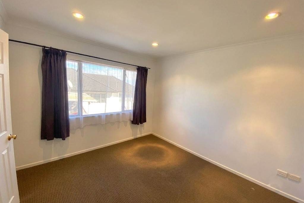 Extensive Family Home Walk To Point View School - Vue 6