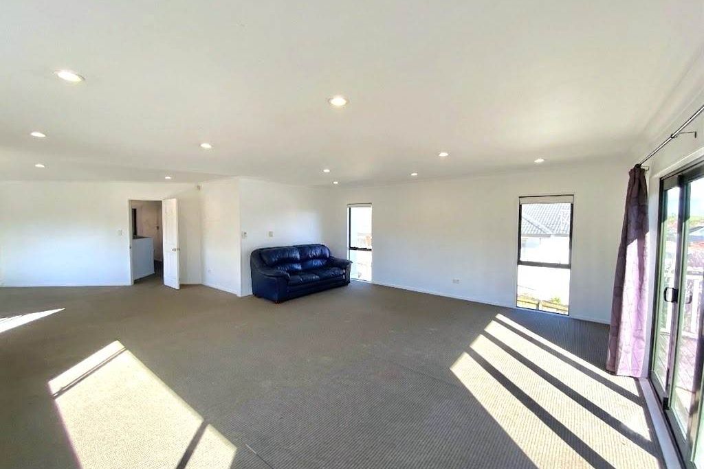 Extensive Family Home Walk To Point View School - Vue 3
