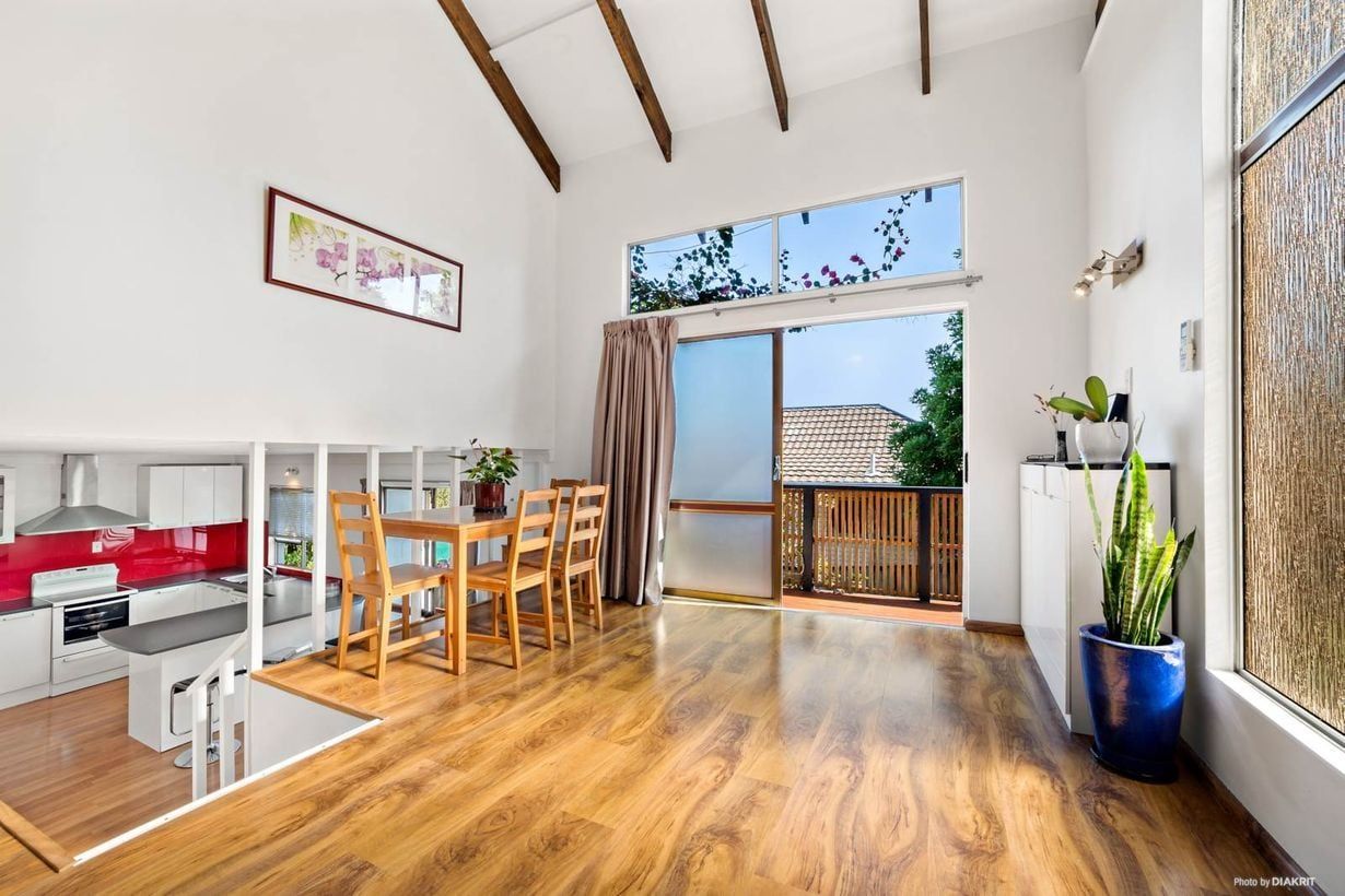 Beautiful Family Home With Stunning Views - Bild 2