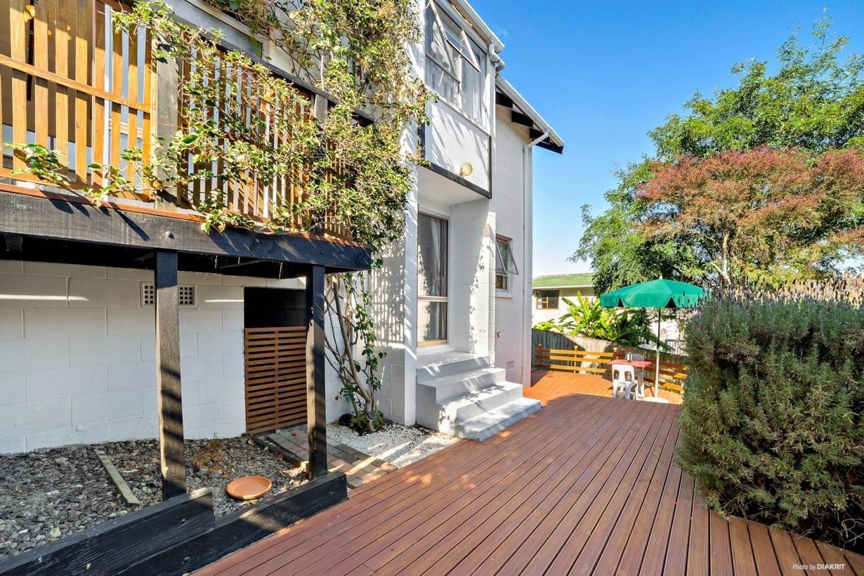 Beautiful Family Home With Stunning Views - Fler