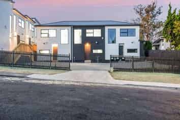 15 Locket Road, Glenfield