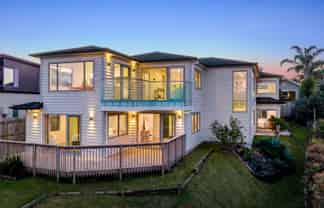 1053b Whangaparaoa Road, Tindalls Beach