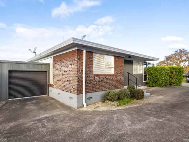 13A Chip Grove, Sunnyhills