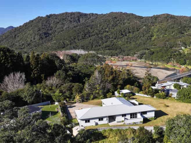 7275B State Highway 35, Te Kaha
