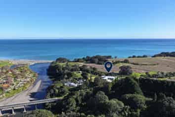 7275B State Highway 35, Te Kaha