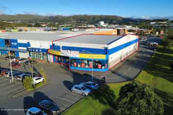 Big box in retail hot spot