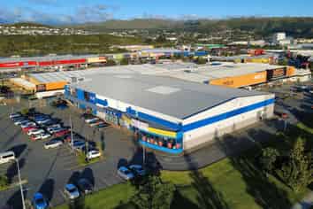 Big box in retail hot spot