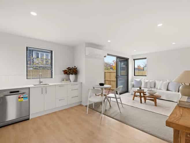 1/437  Worcester Street, Linwood